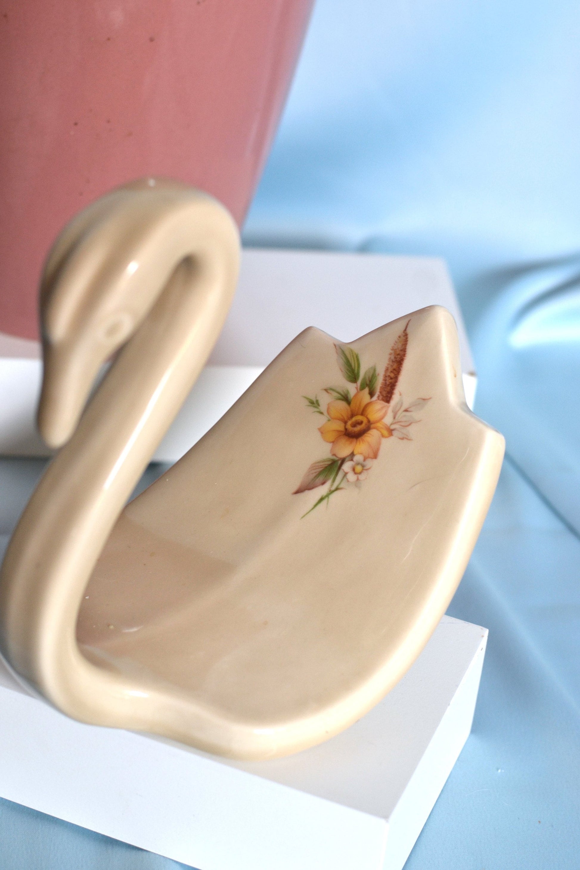 Cream 80s art deco ceramic swan soap dish towel holder