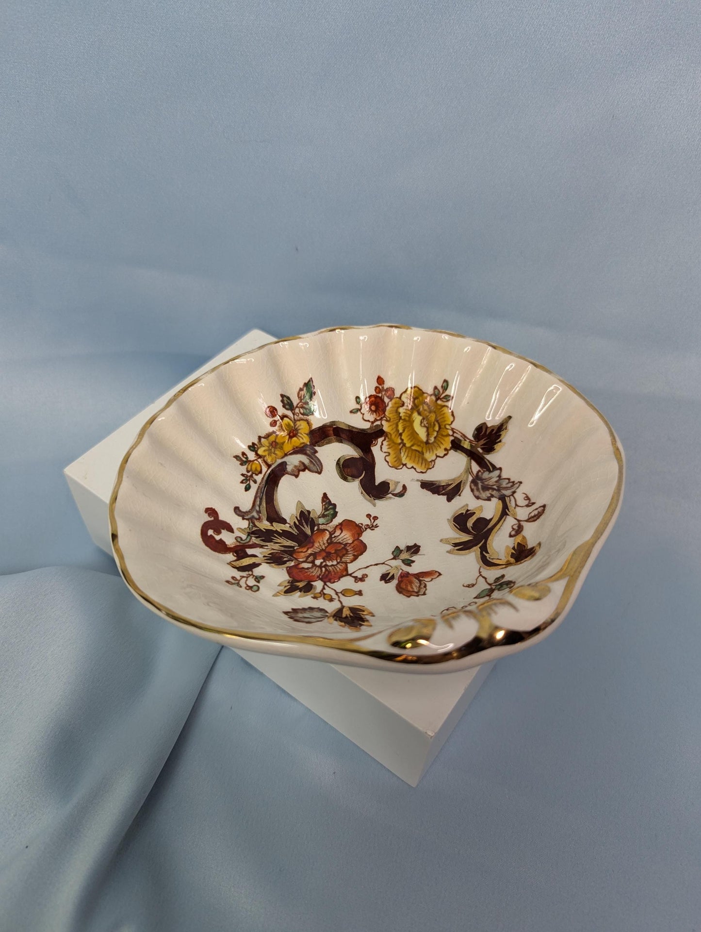 Vintage Art Deco Cream and Gold Mason's Brown Velvet seashell mini catchall tray soap dish