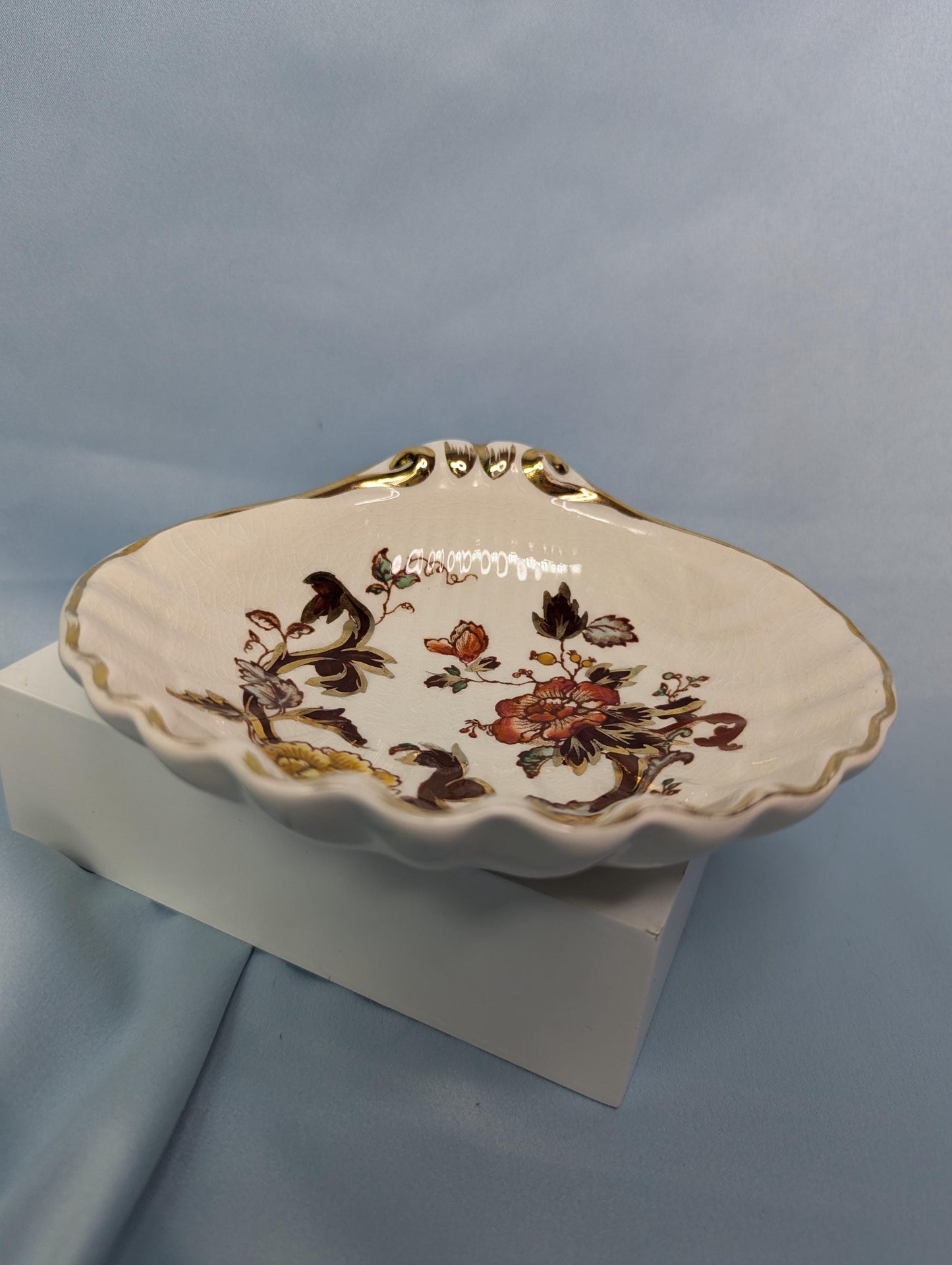 Vintage Art Deco Cream and Gold Mason's Brown Velvet seashell mini catchall tray soap dish