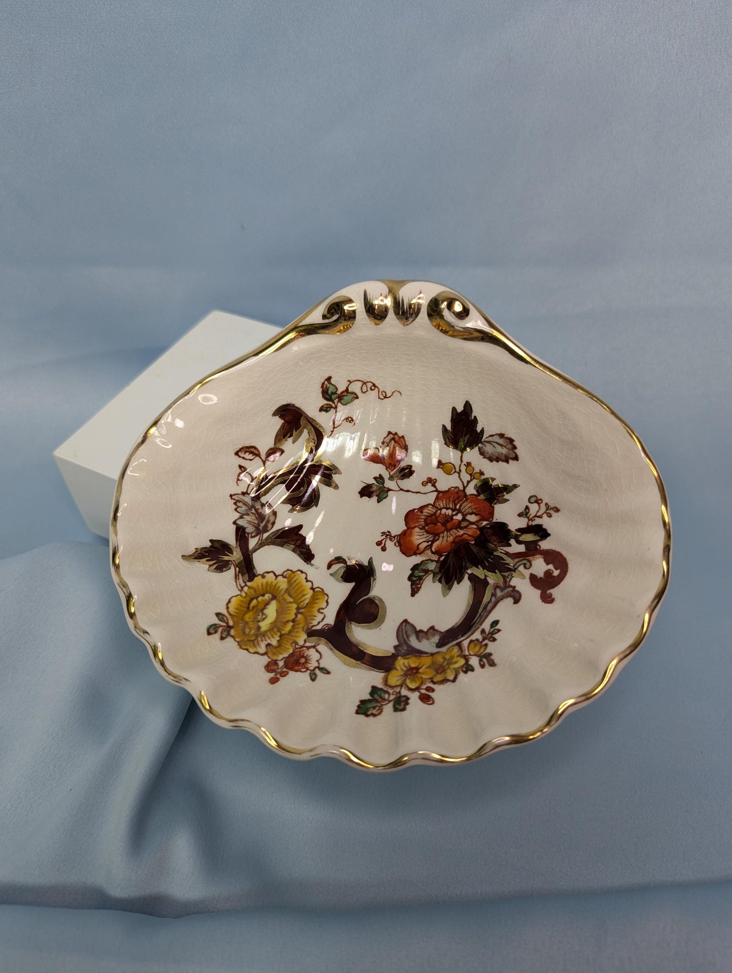 Vintage Art Deco Cream and Gold Mason's Brown Velvet seashell mini catchall tray soap dish