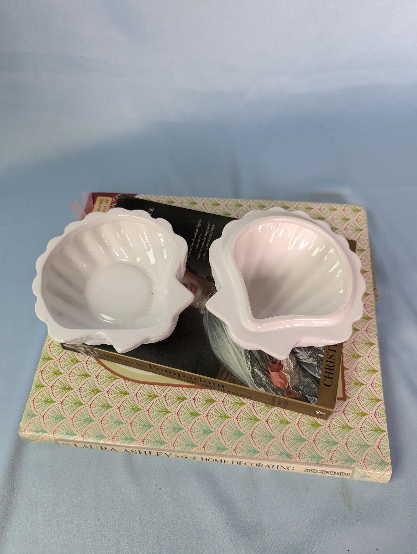 80s deco white seashell mini catchall tray with lid