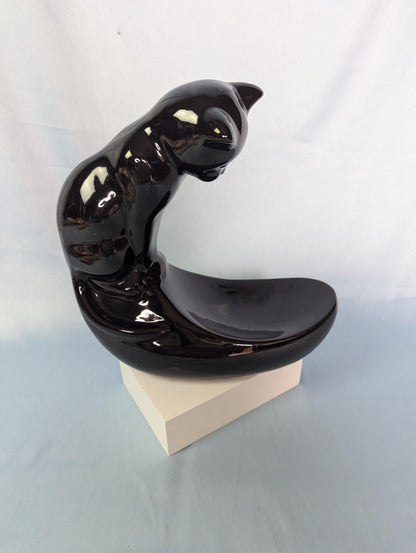 Vintage Haegar 80s deco revival Cat wishing well ceramic sculpture