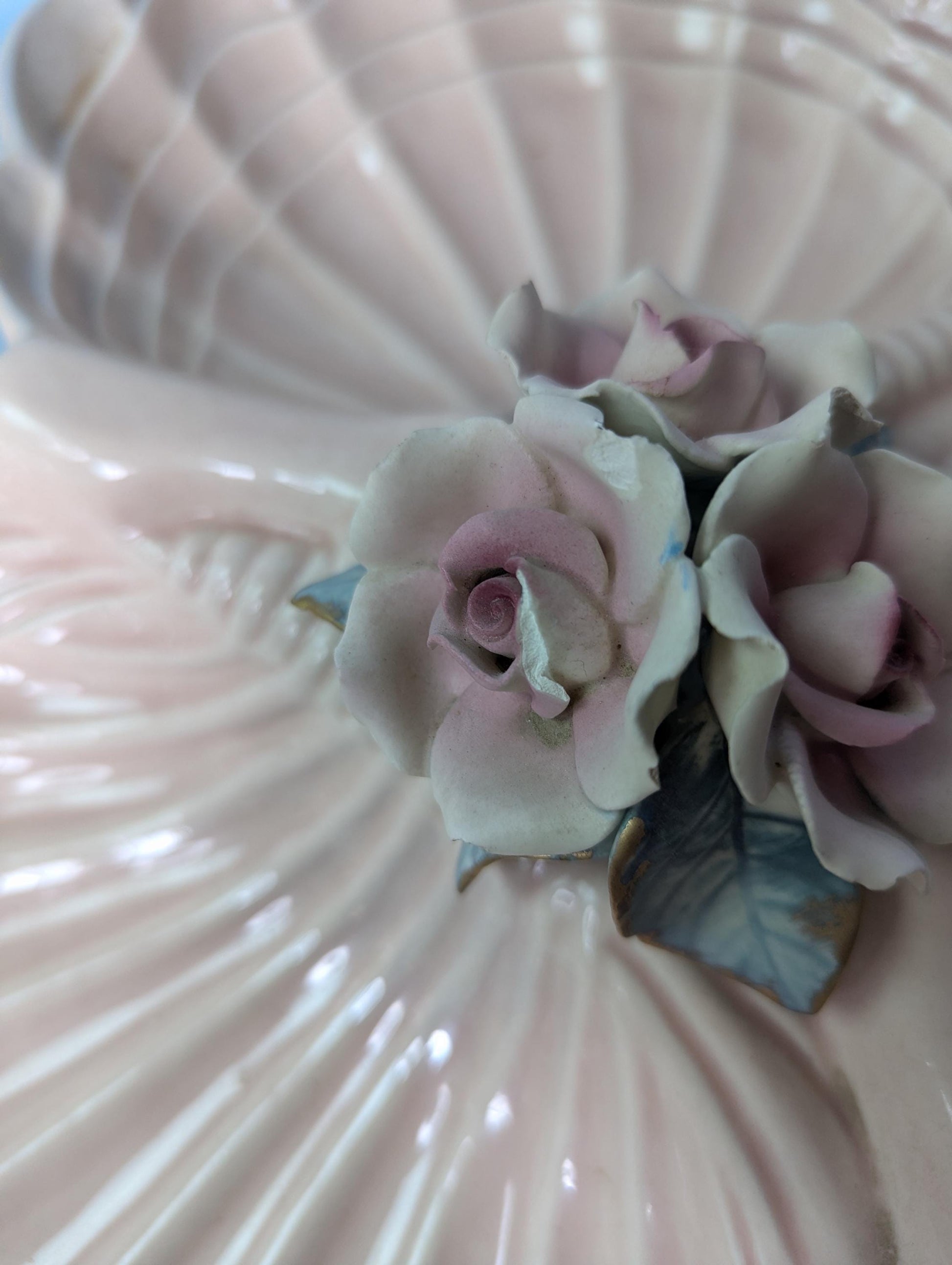 Vintage 80s clam shell scalloped floral pastel pink centerpiece decorative bowl plate